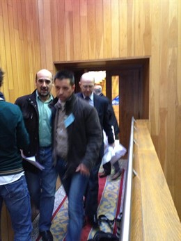 Expulsión de ganaderos de la sesión de investidura