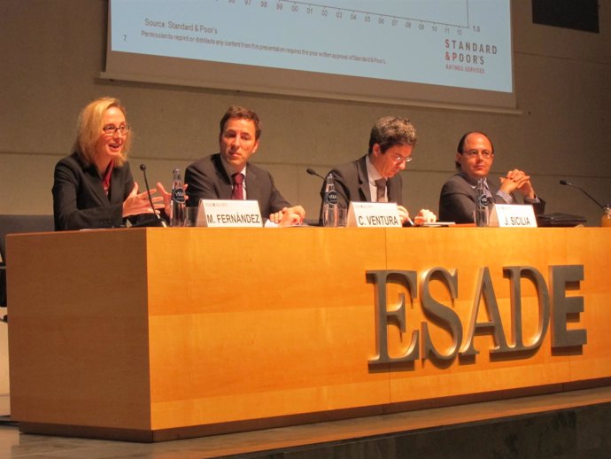 M. Fernández (S&P), C.Ventura (Banco Sabadell), J.Sicilia (BBVA) y P.Triana