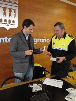 Sáinz y Arasa muestran un kit de drogotest