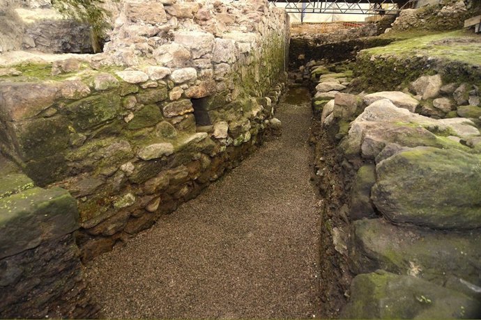 Restos muralla Porticada