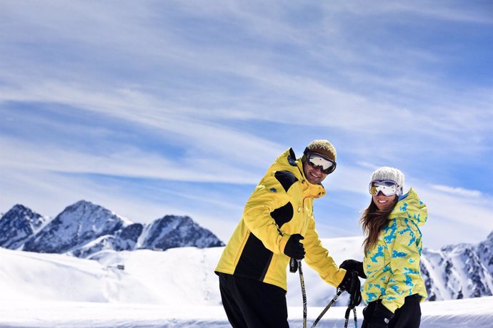 Dos esquiadores en Andorra