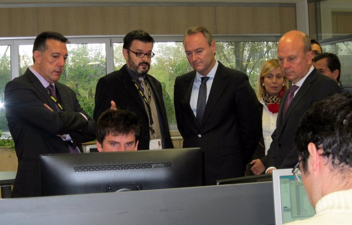 Fabra y Buch con los representantes de ICEMI durante su visita a la empresa.