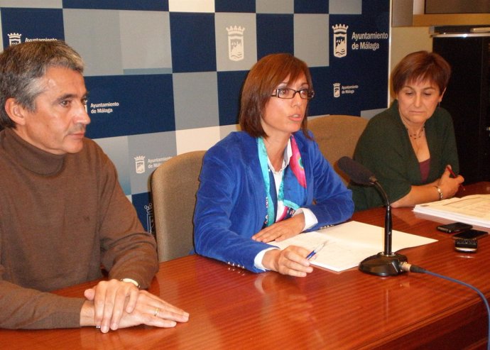 Los concejales del PSOE Manuel Hurtado, María Gámez y Francisca Montiel