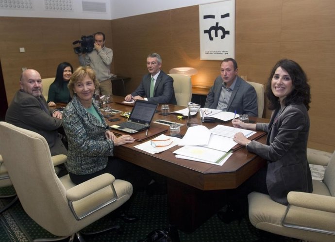 Mesa del Parlamento.