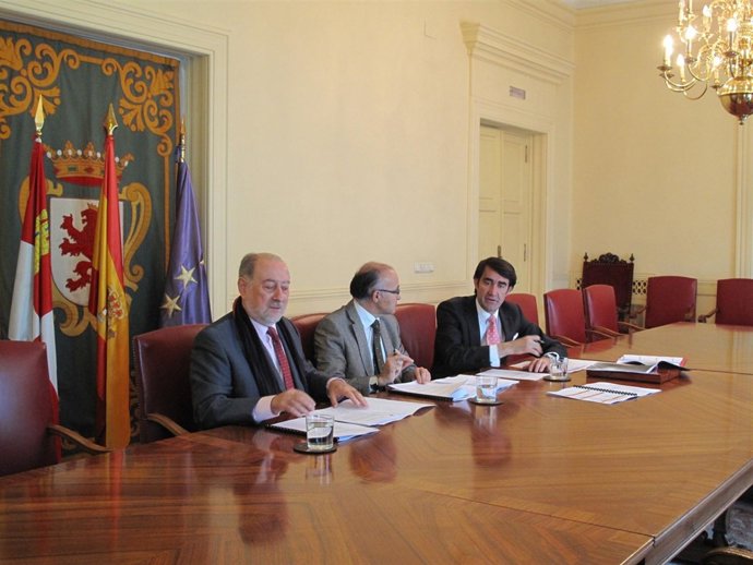 Reunión de coordinación de vialidad invernal entre Asturias y CyL