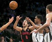 Baloncesto.- Los Raptors de Calderón suman en Houston una nueva derrota