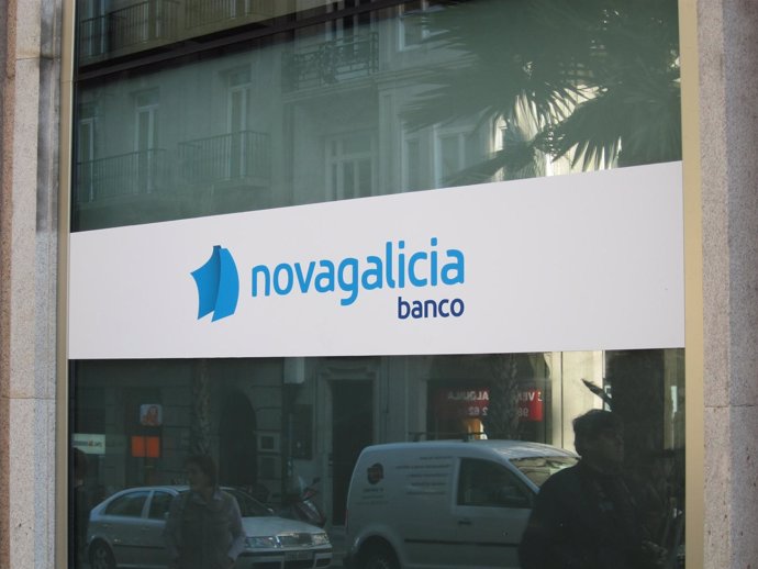 Oficina Con El Logo De Novagalicia Banco