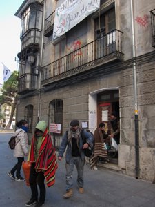 Jóvenes ocupantes desalojan el edificio de 'La Guardería'