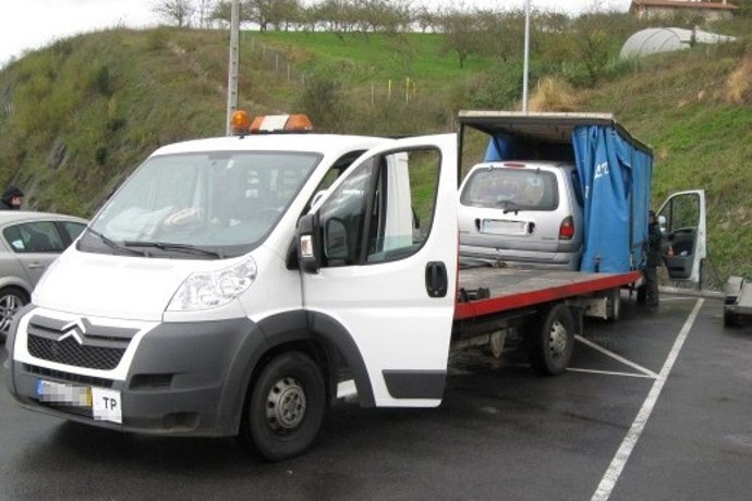 Vehículo inmovilizado por la Ertzaintza en la A-8