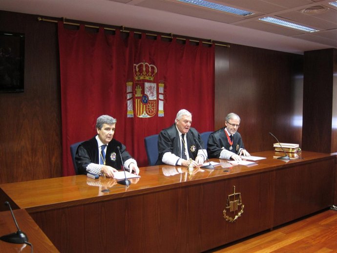J.Manuel Fernández (i), J.Antonio Sánchez, (c) y Juan José Martín-Casallo López