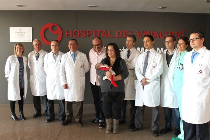 Equipo responsable del parto de una mujer tras ser operada del corazón