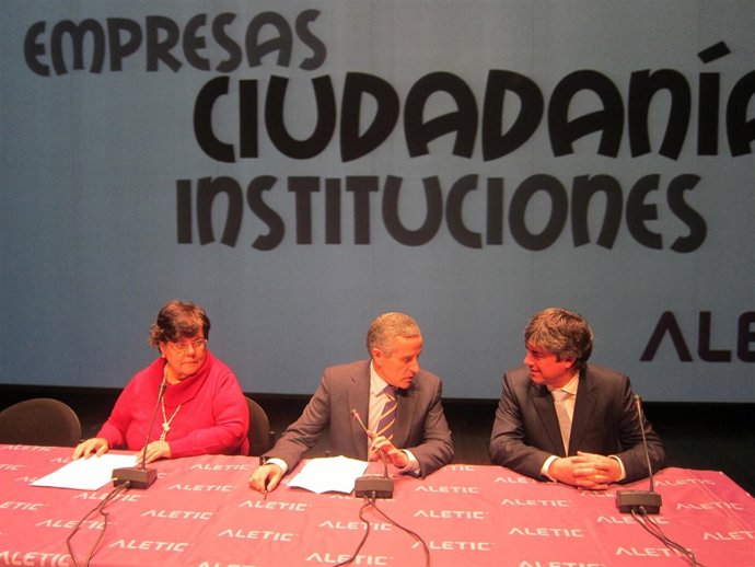 Mercedes Fdez, Emilio Gutiérrez y Joaquín Ramírez