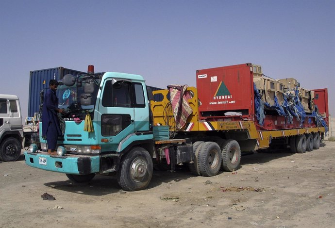 Camiones con ayuda humanitaria entrando en Pakistán