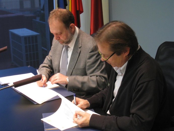 Constantino Sotoca, y el director Fundación Secretariado Gitano