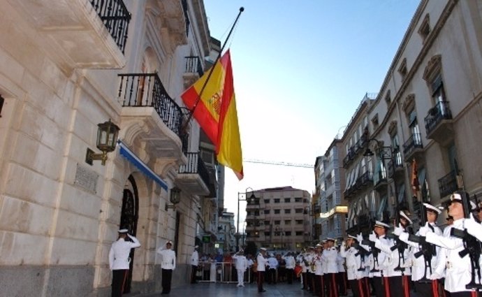 Arriado solemne de bandera en Capitanía General de Cartagena