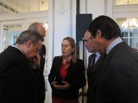 Fomento invita a las grandes constructoras a entrar en el capital de AENA