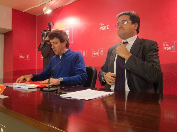 López (en primer término) con Gutiérrez, durante la rueda de prensa.