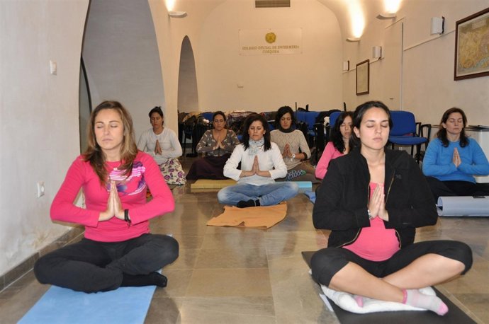 Curso de yoga de enfermeras cordobesas