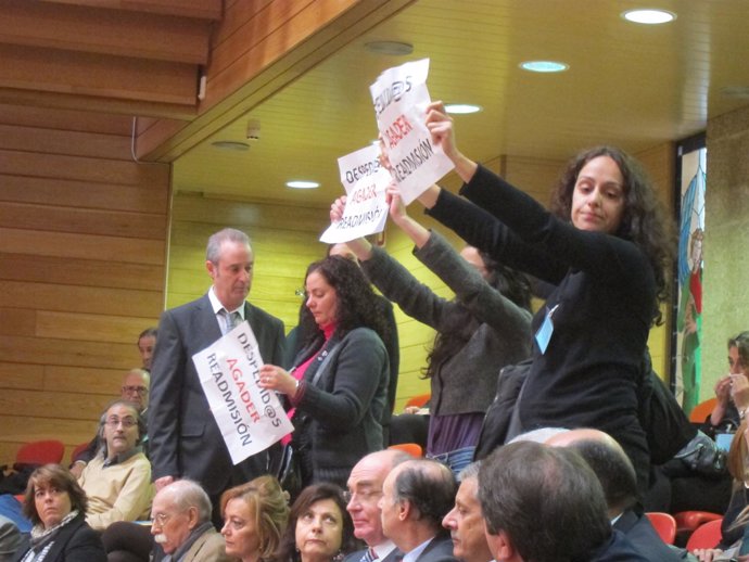 Protesta de trabajadores de Agader en el Parlamento de Galicia