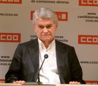 Gil (CCOO) pide a Cospedal que baje de "la burbuja" porque la situación de C-LM es "muy negativa" y en 2013 lo será más