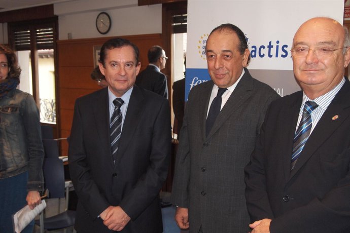 Embajador de Túnez, presidente de la Cámara y consejero de Industria      