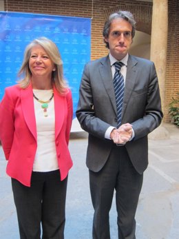 La presidenta de la FAMP, en Madrid, con su homólogo en la FEMP