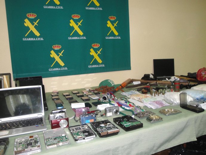 Material decomisado a los Trinitarios en Lleida