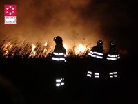 El incendio de en el parque natural del Prat de Cabanes "evoluciona favorablemente"