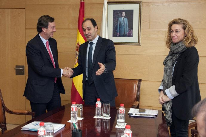 13:00.- Gobierno de CantabriaEl presidente de Cantabria, Ignacio Diego,  firma e