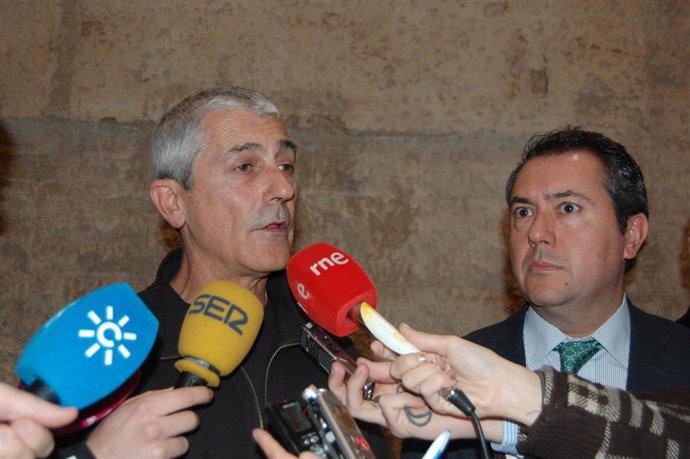 A la izquierda, Julio Moreno.