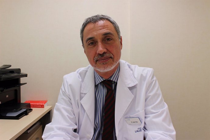Dermatólogo de la Clínica La Luz, Javier Ortiz