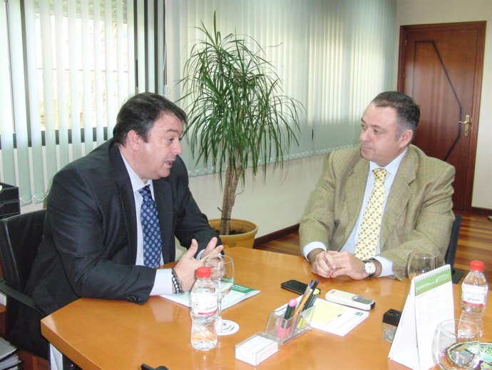 El delegado de Empleo, Eduardo Muñoz, y el concejal Juan Carlos Adame. 