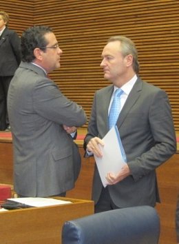 Fabra con Bellver antes de empezar el pleno de las Corts