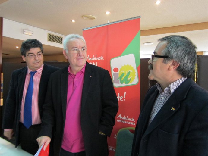 Lara junto a Valderas y el coordinador de IU en Jaén hoy