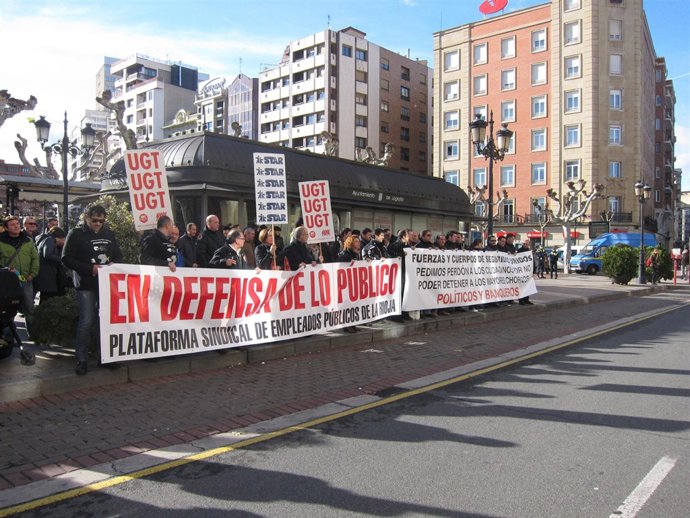 Manifestación de Plataforma policial en La Rioja junto al resto de funcionarios