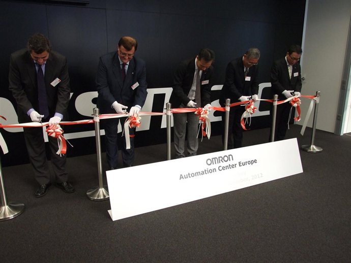 El conseller F.X.Mena en la inauguración del centro de Omron en Barcelona