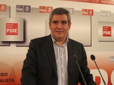 El secretario del PSCL, Julio Villarrubia.