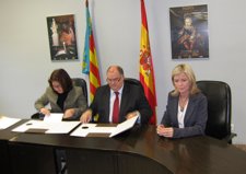 Gabriela Bravo y Fernando de Rosa, junta la vicerrectora de la UA,Amparo Navarro