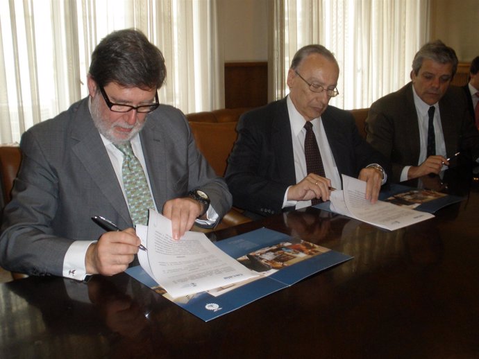 Cecale y CNCS firman el convenio de colaboración entre Castilla y León y Uruguay