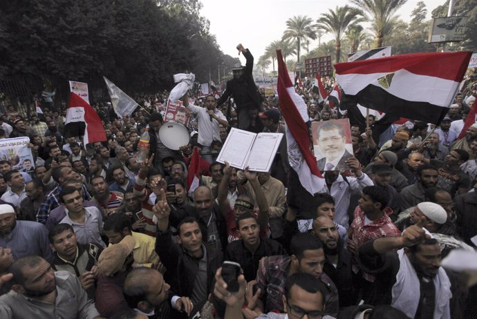 Decenas de miles de islamistas toman las calles para respaldar a Mursi
