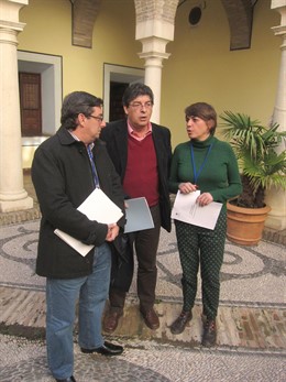 Diego Valderas conversa con Elena Cortés y José Luis Centella
