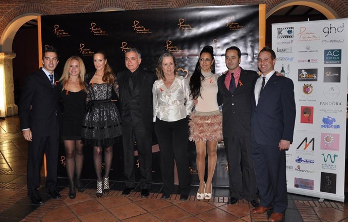 Sandra Ibarra junto a Juan Ramón Lucas y miembros de la familia Ibarra.