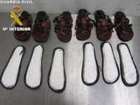 Detenido un pasajero con 15 kilos cocaína disimulada en chanclas, botones, bolsos y diversos alimentos