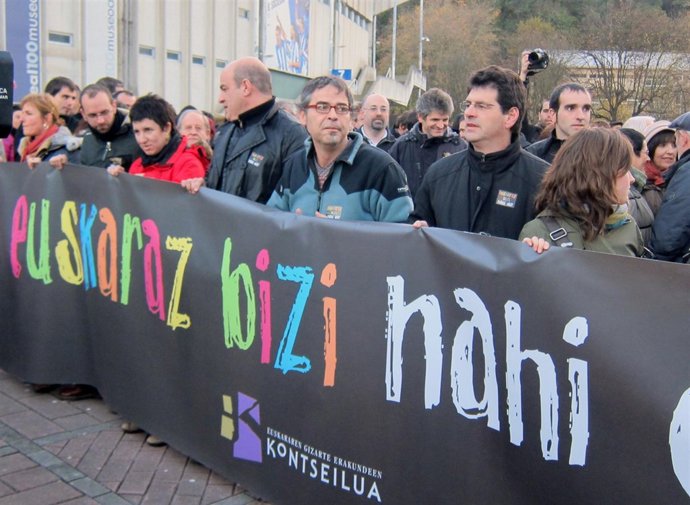 En el centro Paul Bilbao.