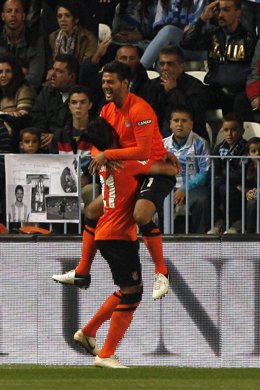 Carlos Vela celebra un gol de la Real 