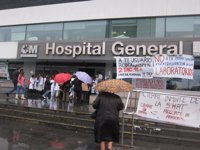 Sanitarios y usuarios madrileños, llamados este domingo a "abrazar" un hospital