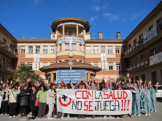 Concentración de los trabajadores del Hospital San Juan de Dios.