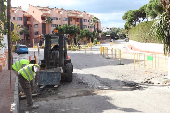 Obras remodelación aparcamiento Nueva Andalucía