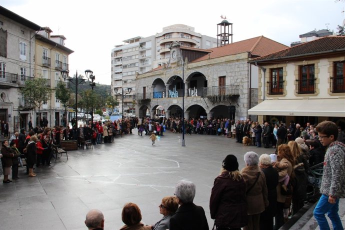 III edición del 'Abrazo a la Puebla Vieja' de Laredo