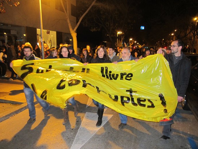 Manifestación de apoyo a manuel bustos, sabadell mercurio